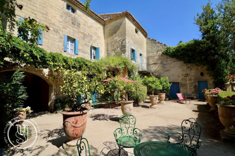 Uzès - Sold by S T Y L E S - Near Uzès, a beautiful old house - image 1