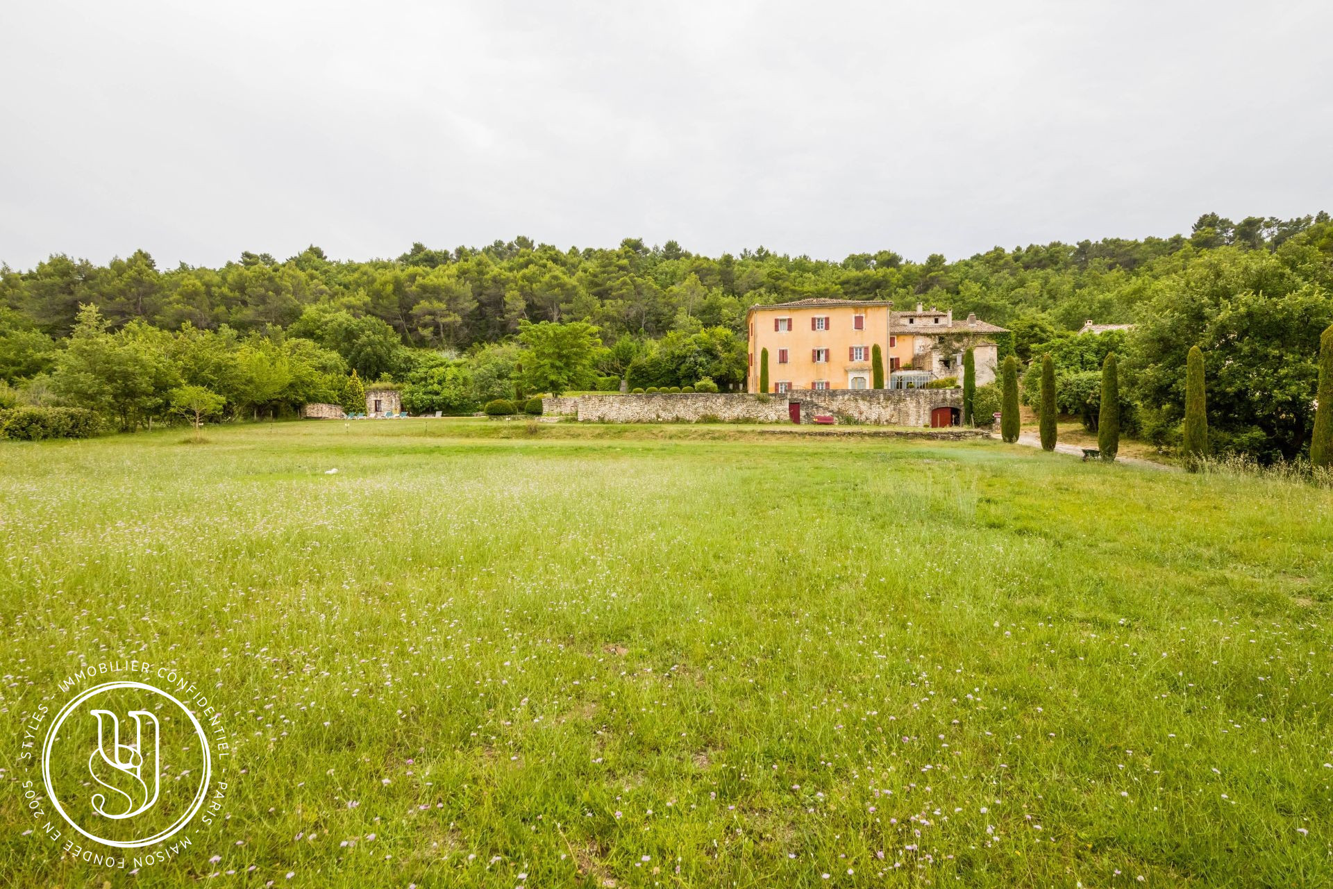 Lacoste - a ''Bastide provencale'' with views... Sold by STYLES - image 8