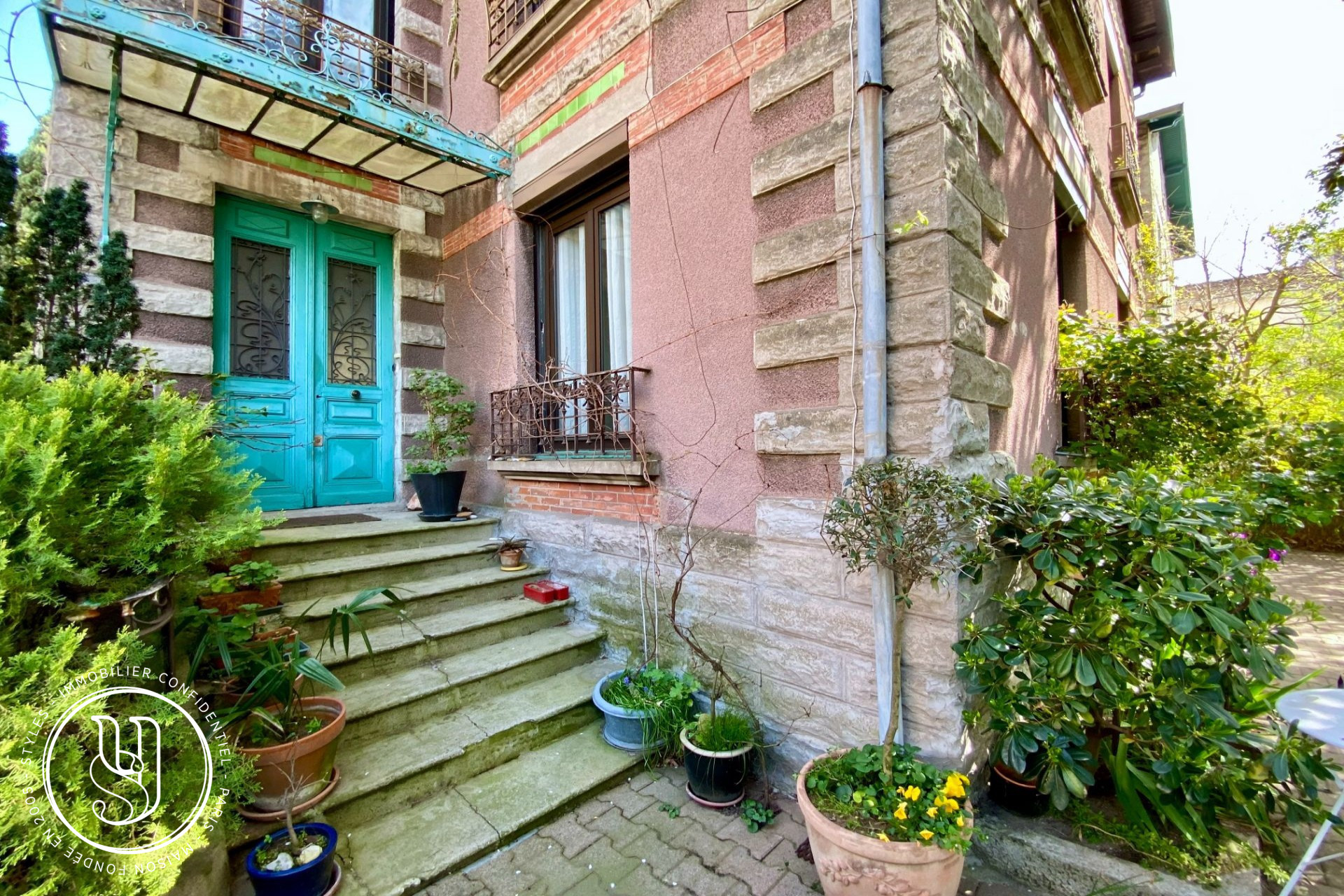 Toulouse - Under offer - A charming bourgeois house with garden and garag - image 1