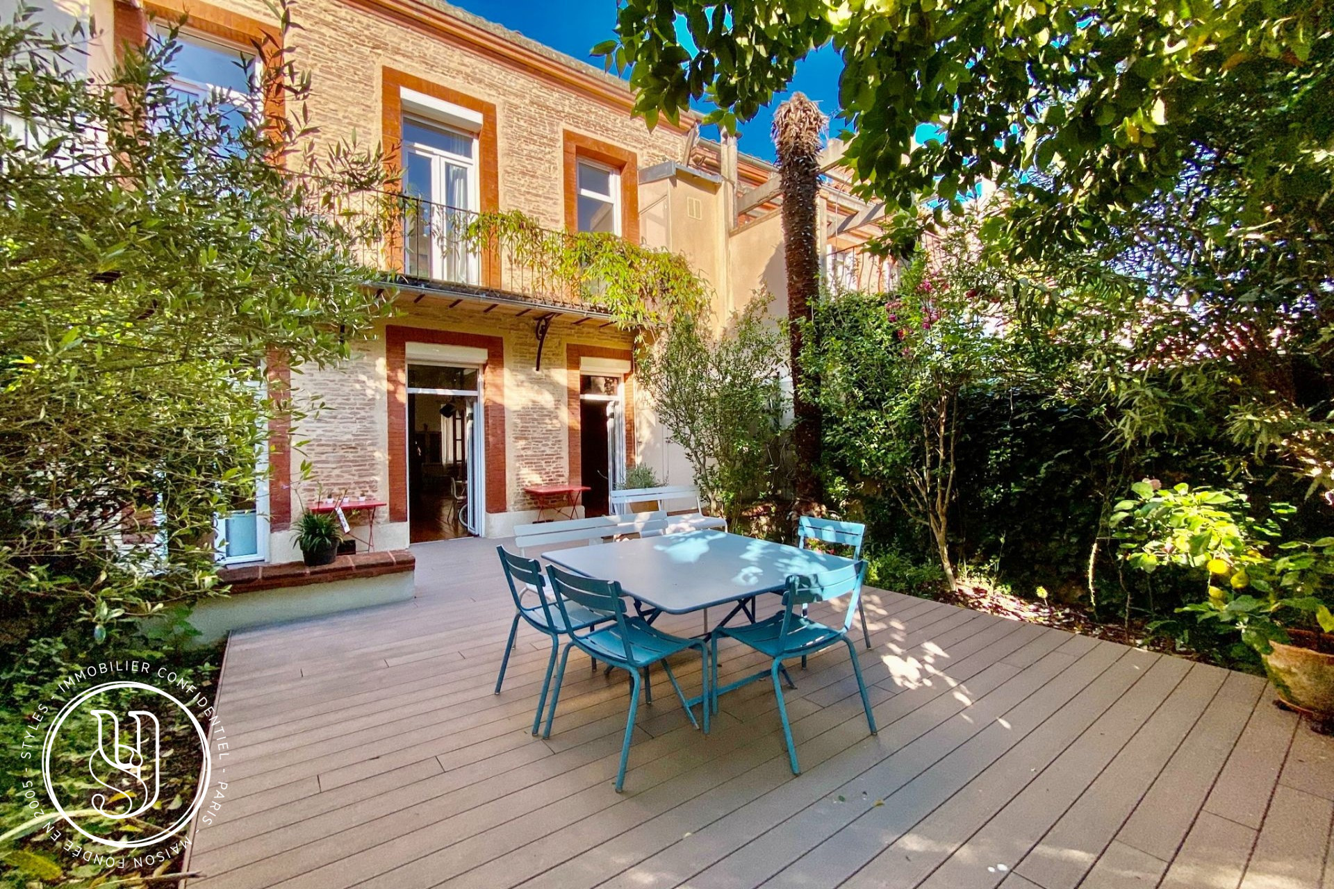 Toulouse - A superb family townhouse with garden, ideally located in the