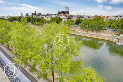 Paris - Already rented - A rooftop on the Ile Saint Louis - image 1