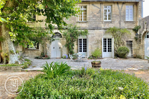 Uzès - Proche - Domaine avec son mas et ses 16ha de terres - image 1