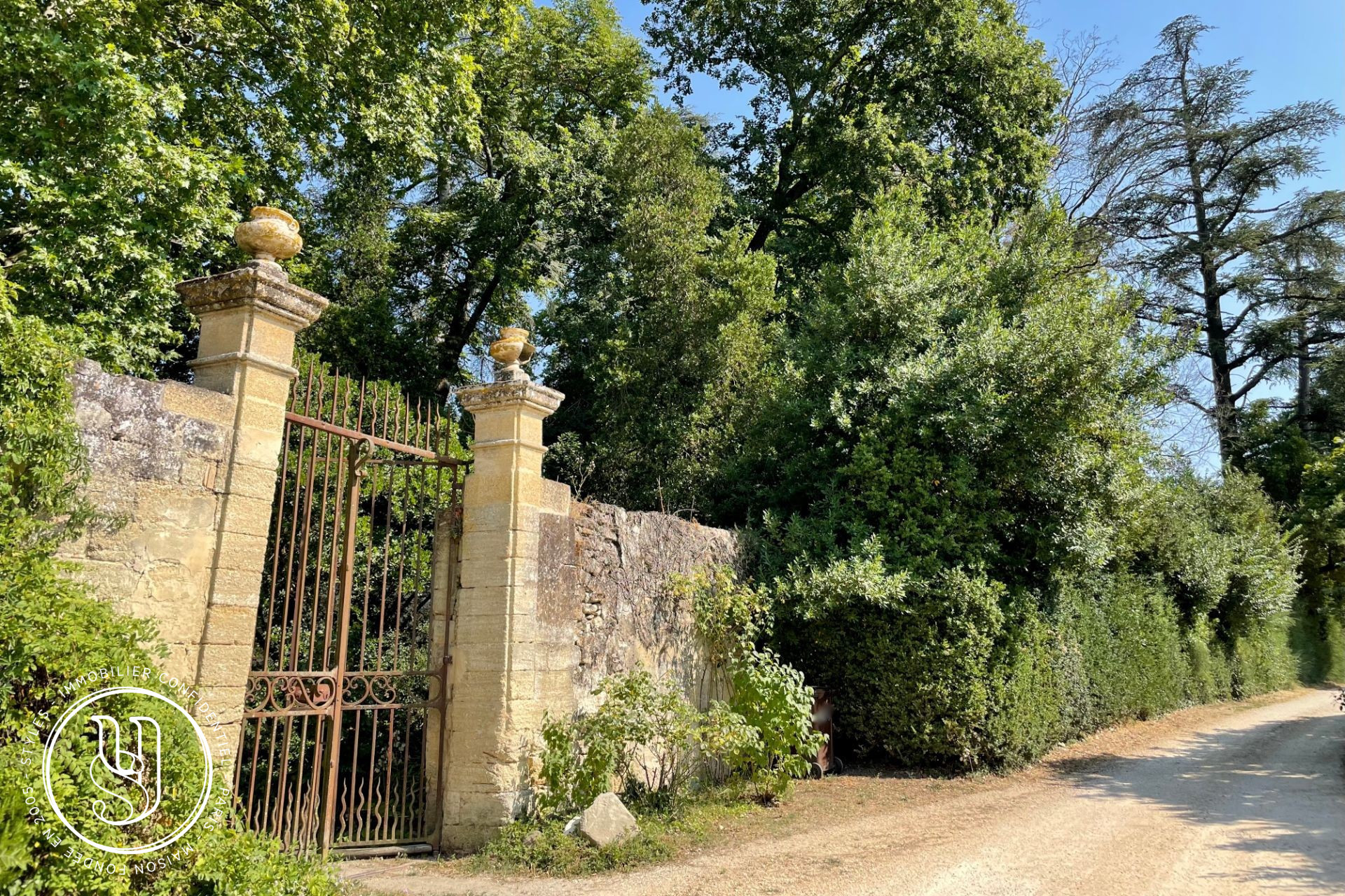 Uzès - Proche - Domaine avec son mas et ses 16ha de terres - image 5