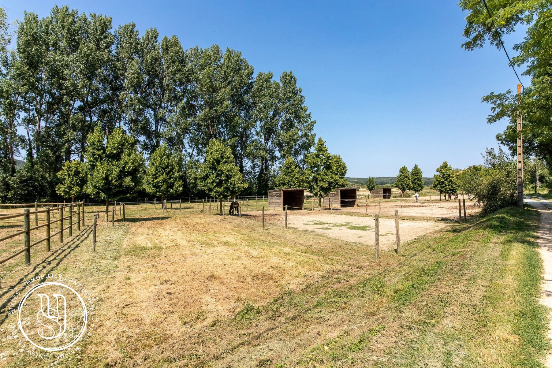 Uzès - Proche - Domaine avec son mas et ses 16ha de terres - image 14