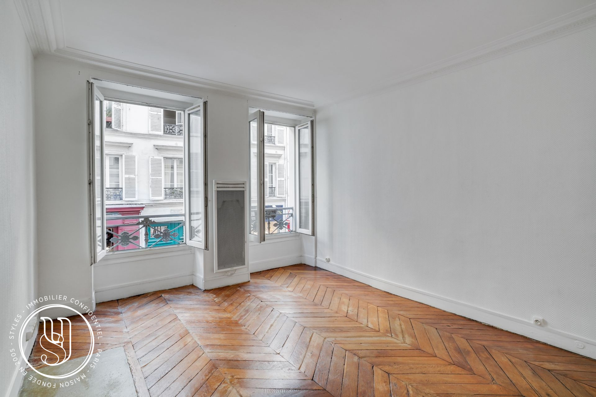Paris - sold by S T Y L E S,  2-room apartment close to the Place Sain - image 5