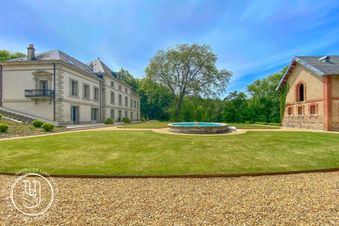Toulouse - An elegant 19th century castle, under offer - image 1