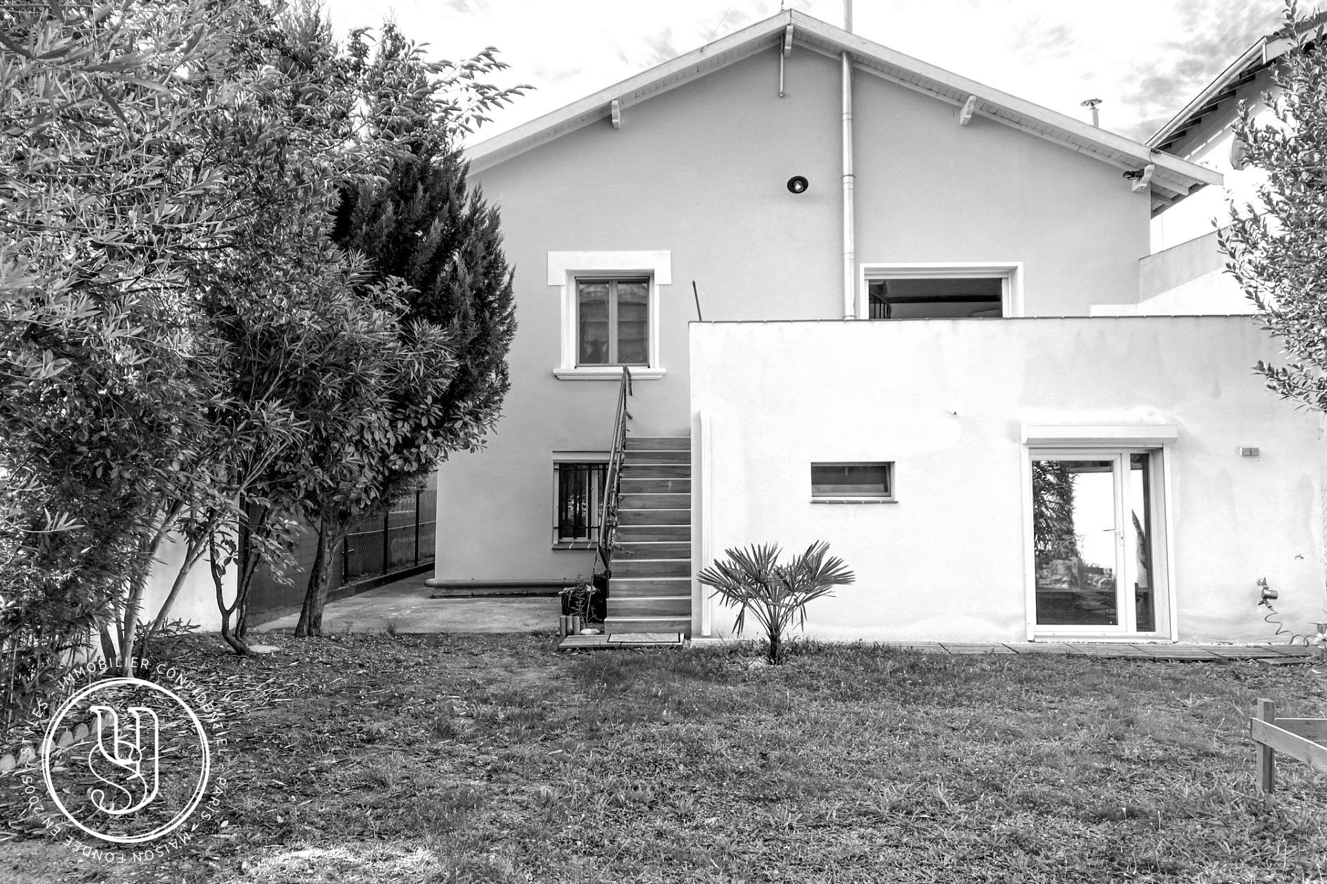 Toulouse - Sold by Styles - A 1930s house - image 1