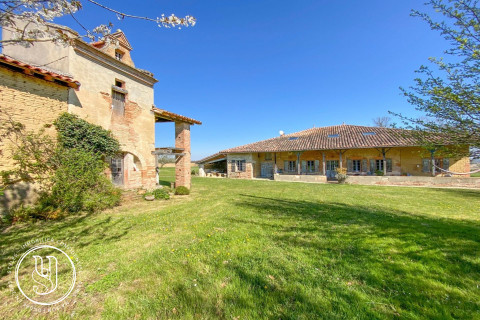 Toulouse - Sous compromis - Un superbe corps de ferme logé au c½ur de 12 - image 1