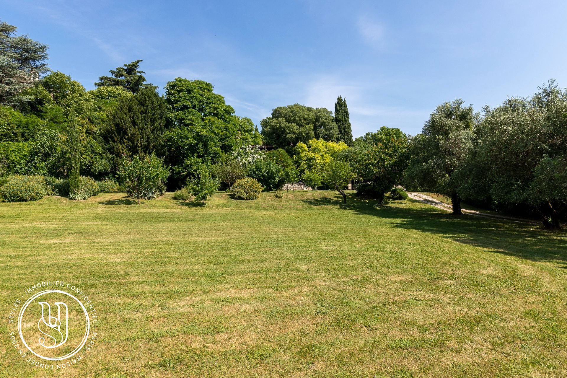 Uzès - Stunning views and an extraordinary garden in the heart of the - image 5