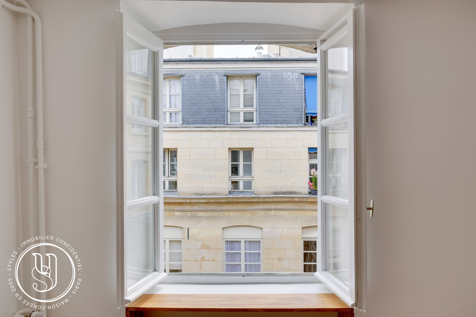Paris - sous compromis S T Y L E S, Dans un hôtel particulier, à côté  - image 2