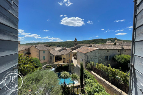 Uzès - Close - A unique property complex - image 1