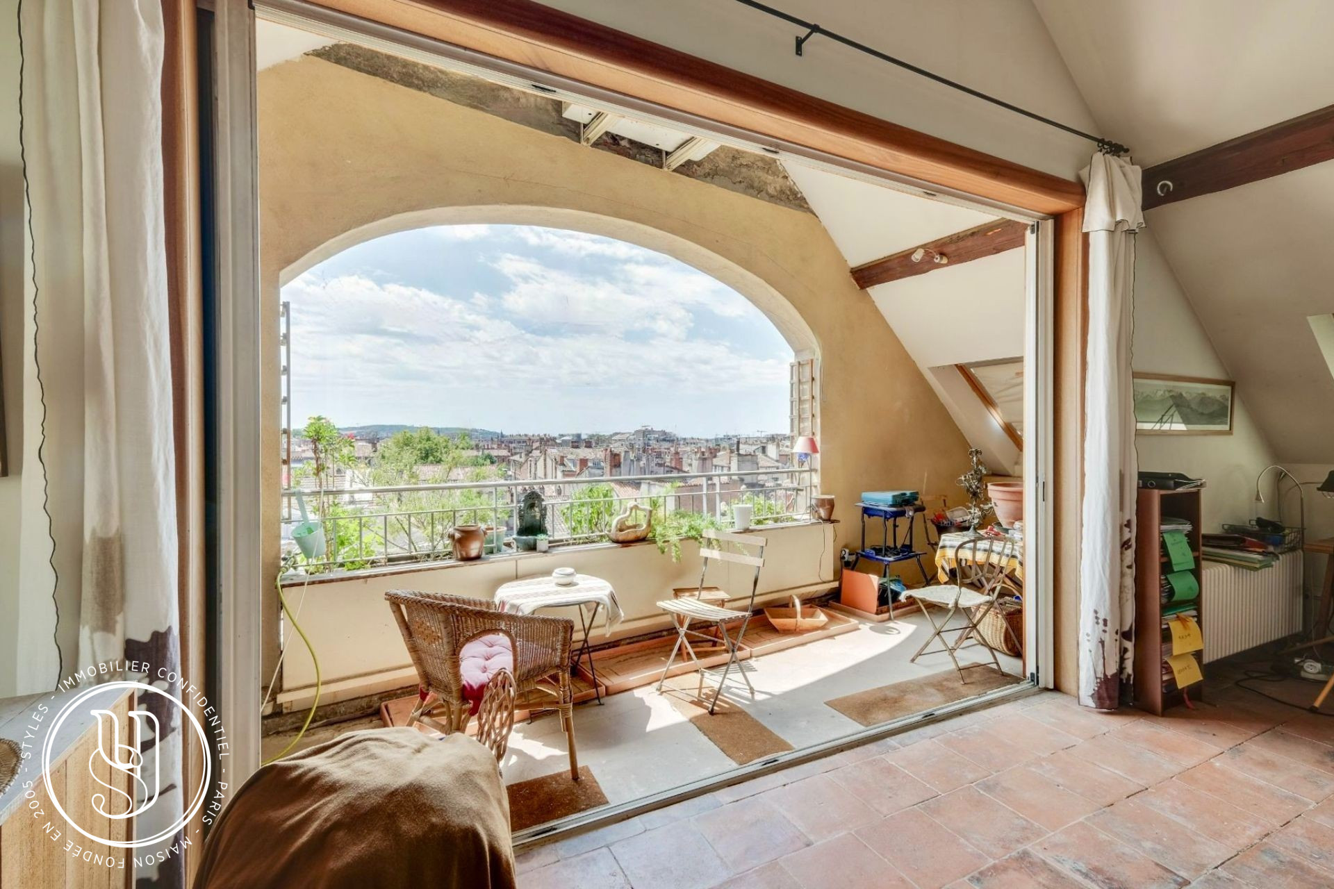 Toulouse - Triangle d'Or - Sous offre - Un appartement en dernier étage a - image 9