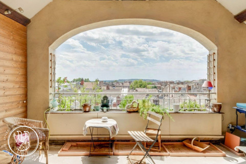 Toulouse - Triangle d'Or - Sous offre - Un appartement en dernier étage a - image 1