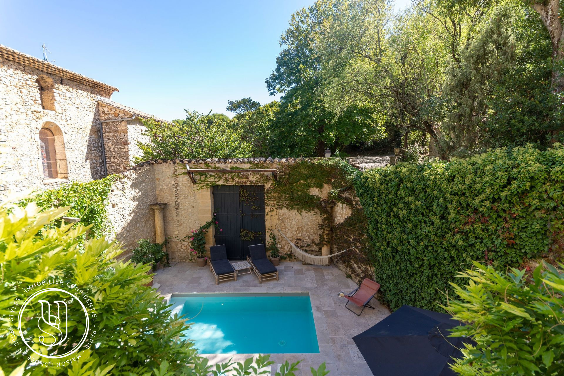 Uzes - Proche - Vendue par S T Y L E S - Une belle maison raffinée et - image 9