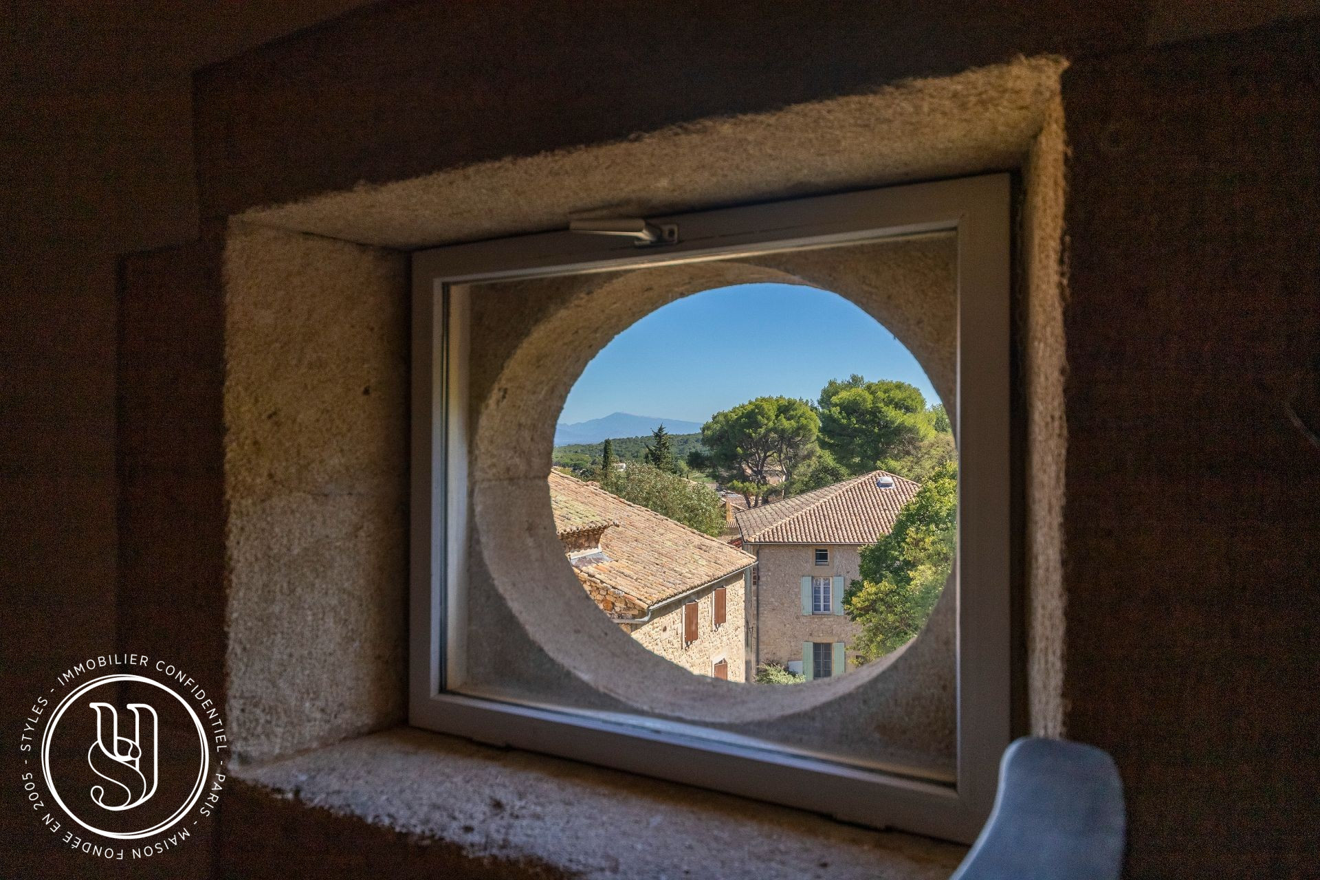 Uzes - Proche - Vendue par S T Y L E S - Une belle maison raffinée et - image 12