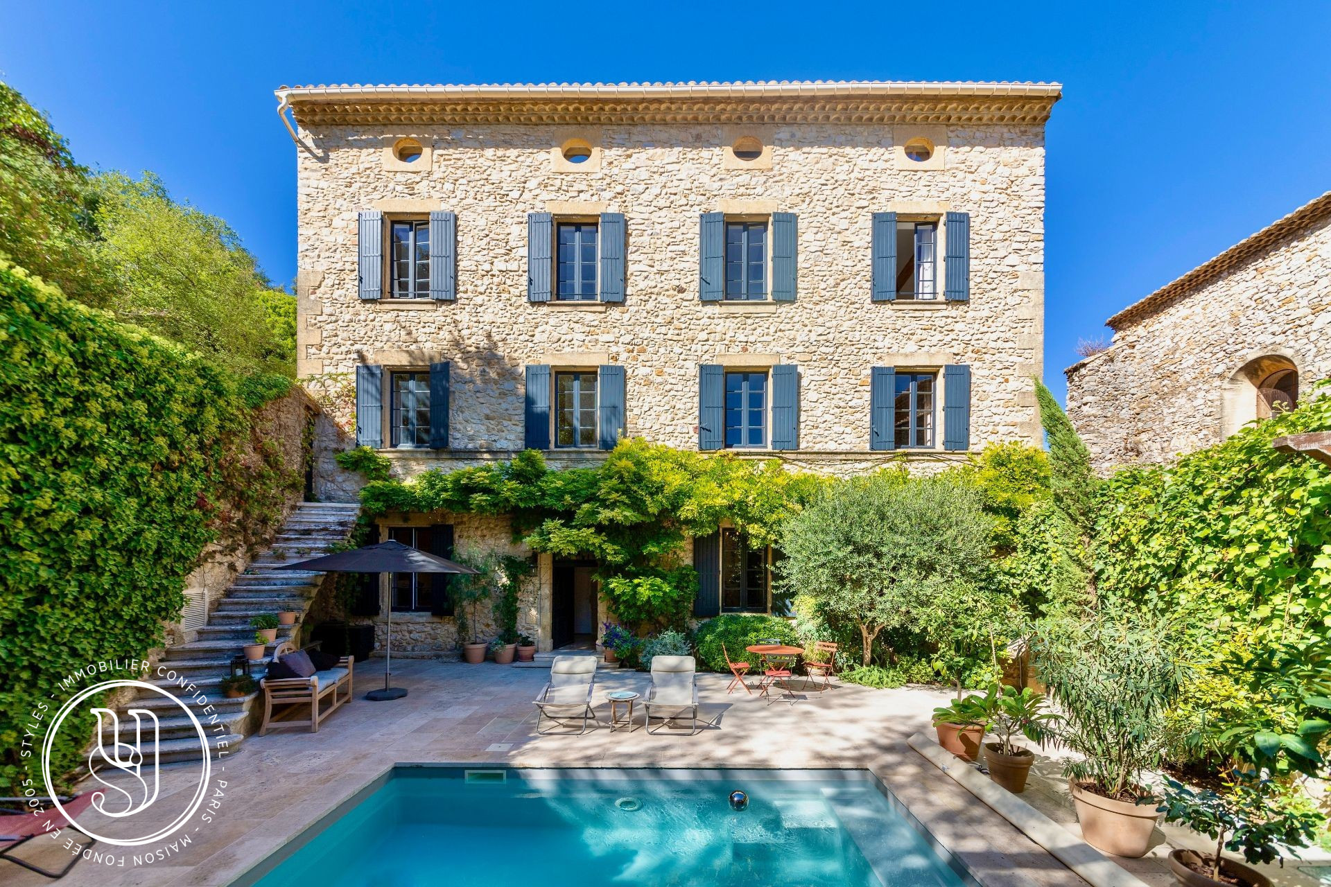 Uzes - Proche - Vendue par S T Y L E S - Une belle maison raffinée et - image 6