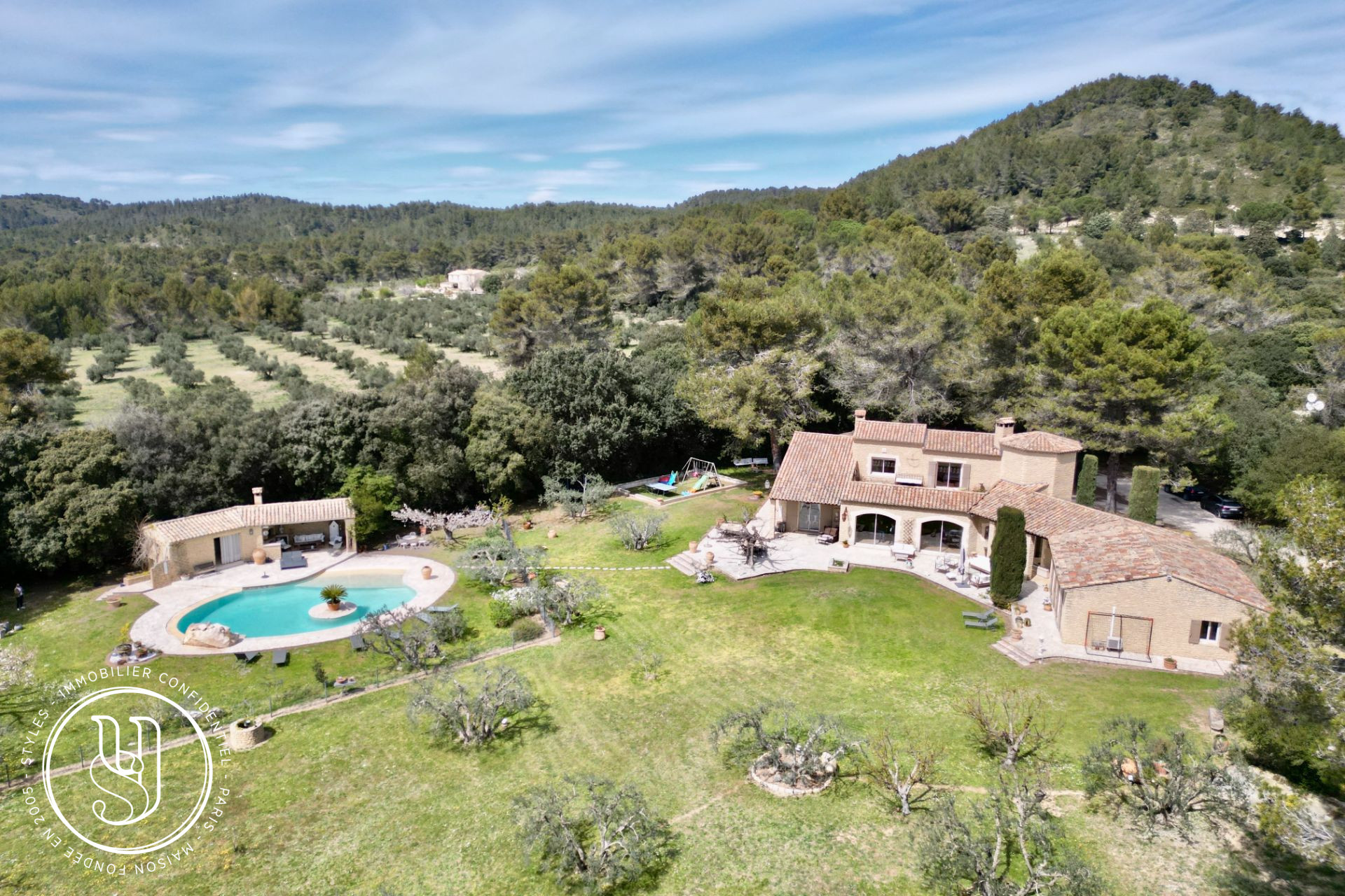 Les Baux-de-Provence - , a quiet property, in a natural and preserved setting. - image 8