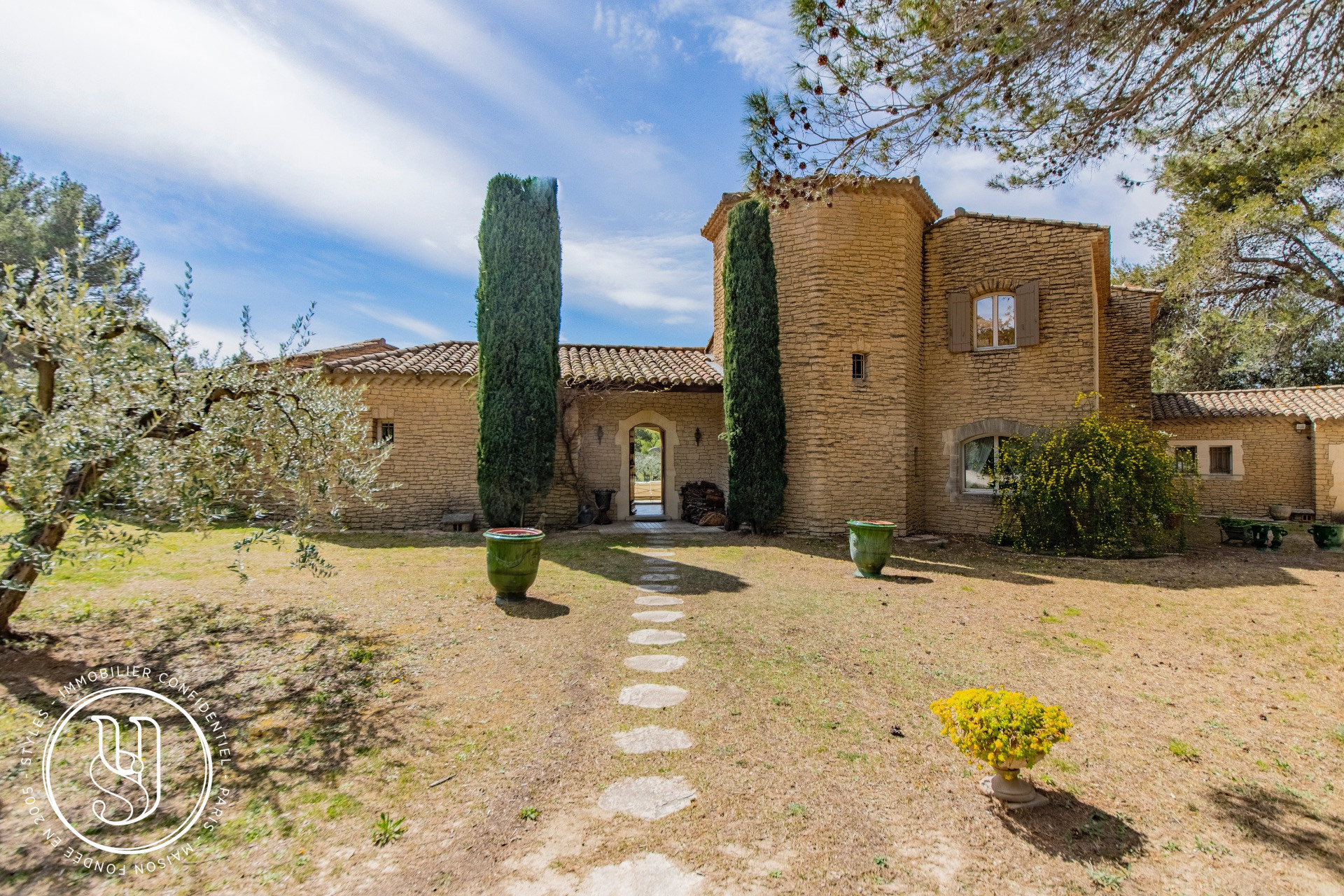 Les Baux-de-Provence - , a quiet property, in a natural and preserved setting. - image 5