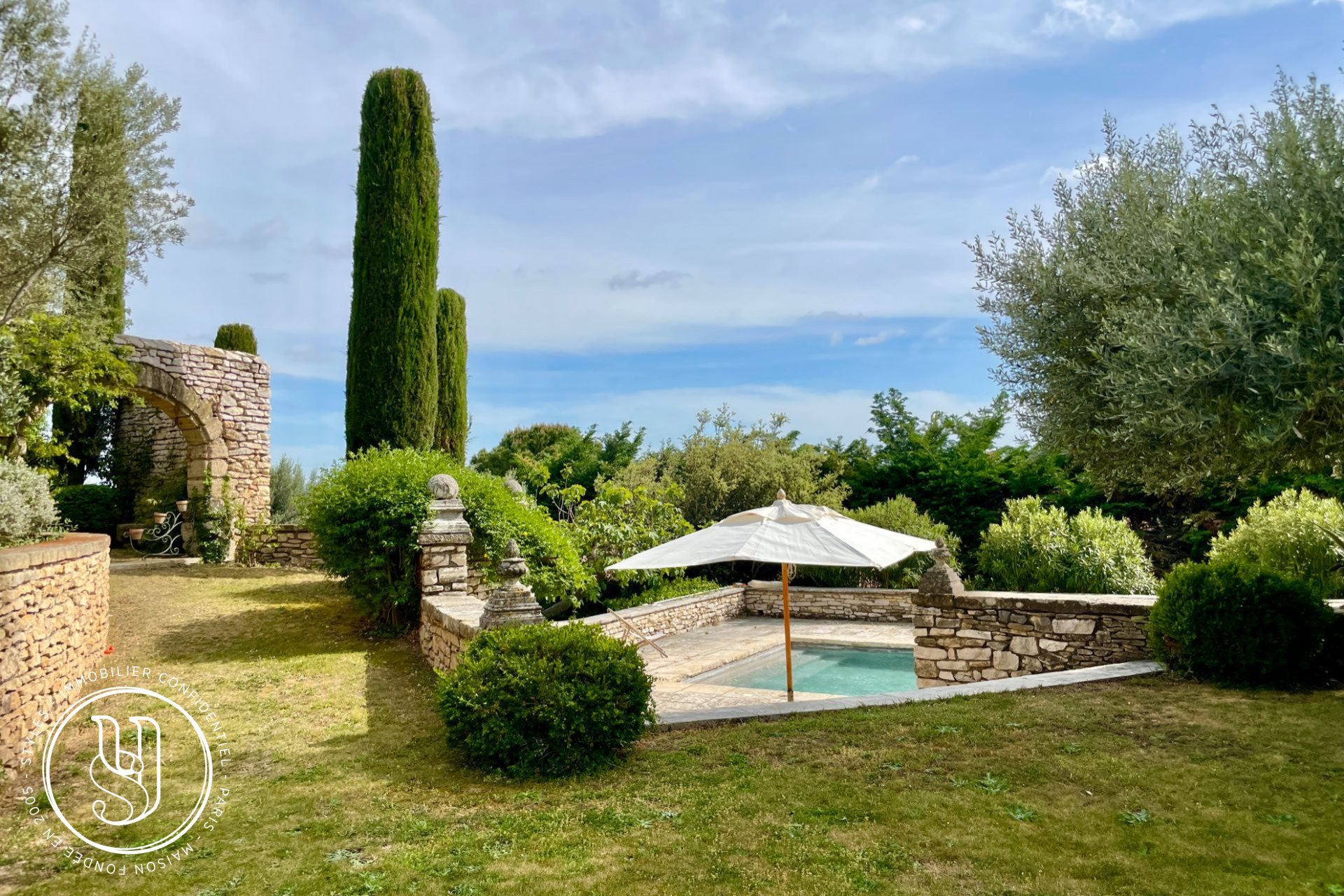 Uzès - À deux pas, superbe propriété avec vues proche de tout - image 8