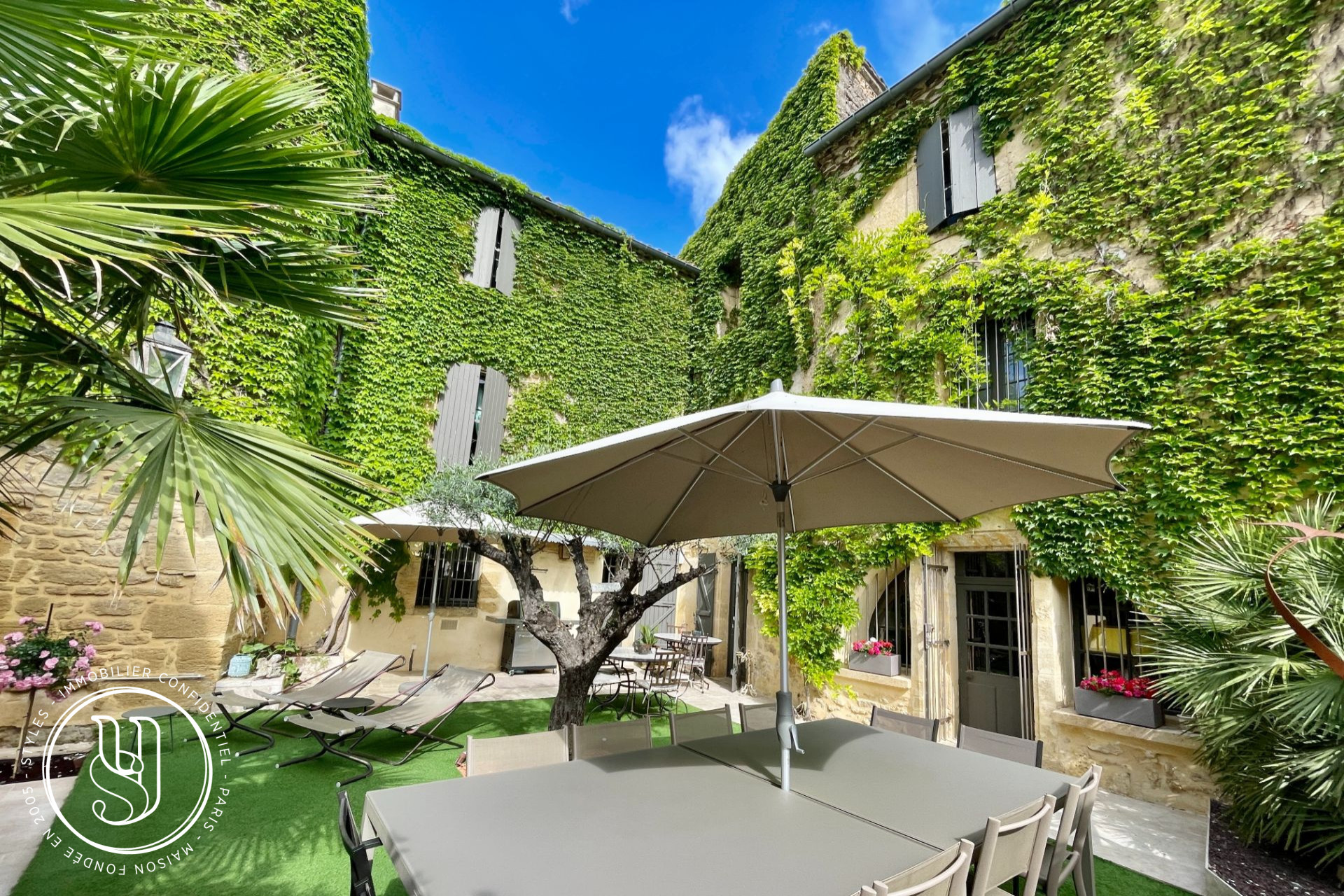 Uzès - nearby, in a lively village, superb townhouse - image 4