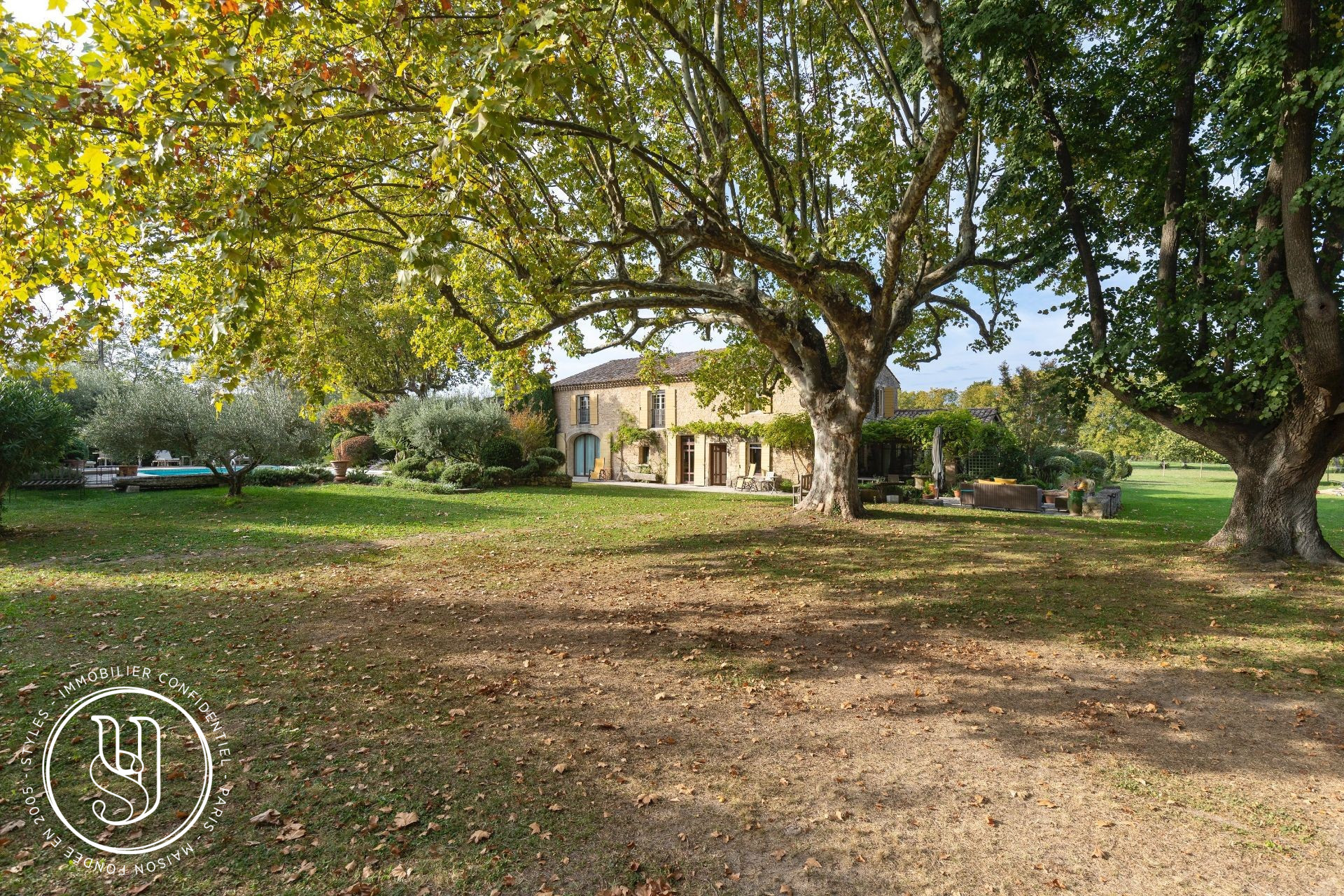 Eygalières - near the center of the village, so quiet, Alpilles views - image 13