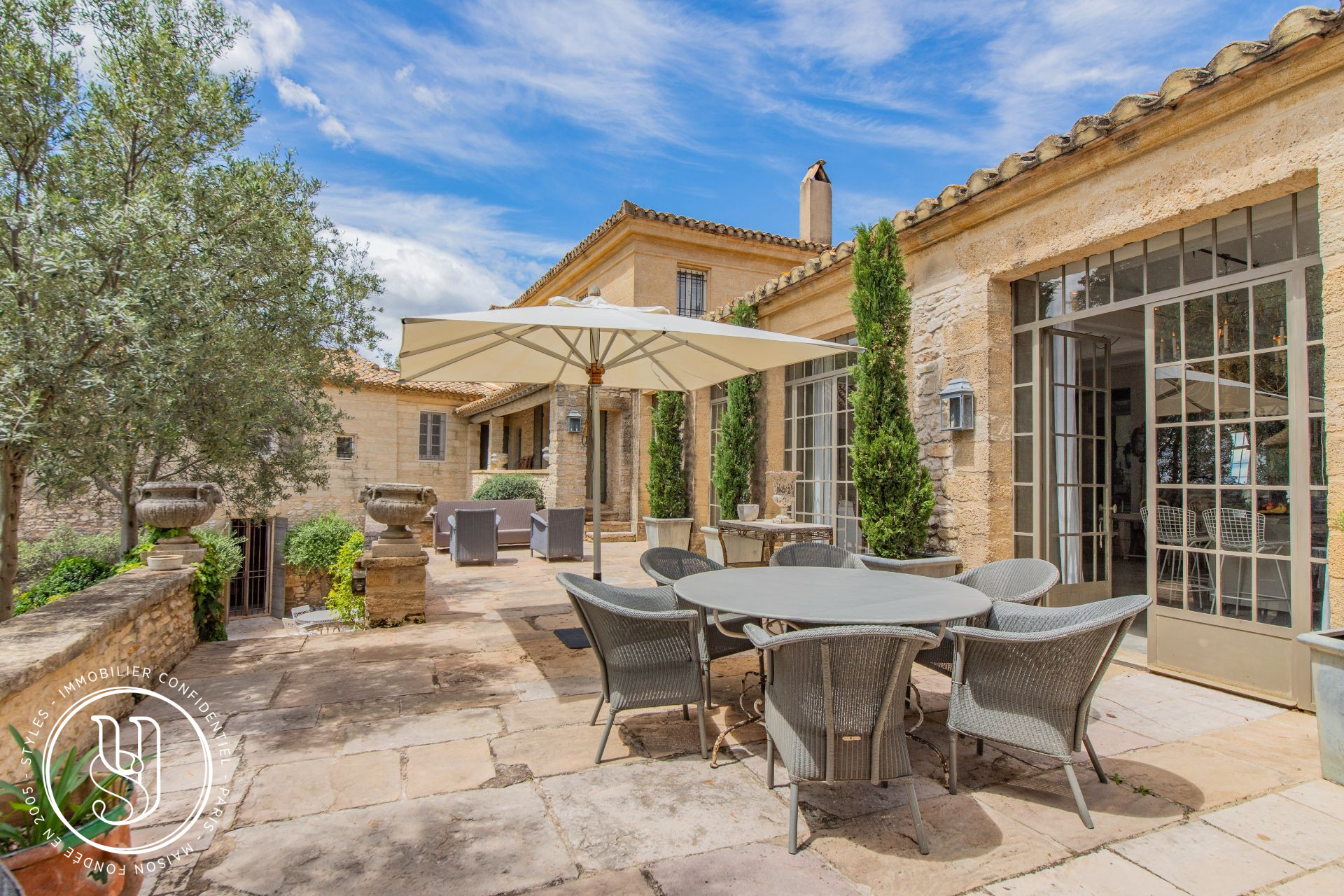 Uzès - À deux pas, superbe propriété avec vues proche de tout - image 4