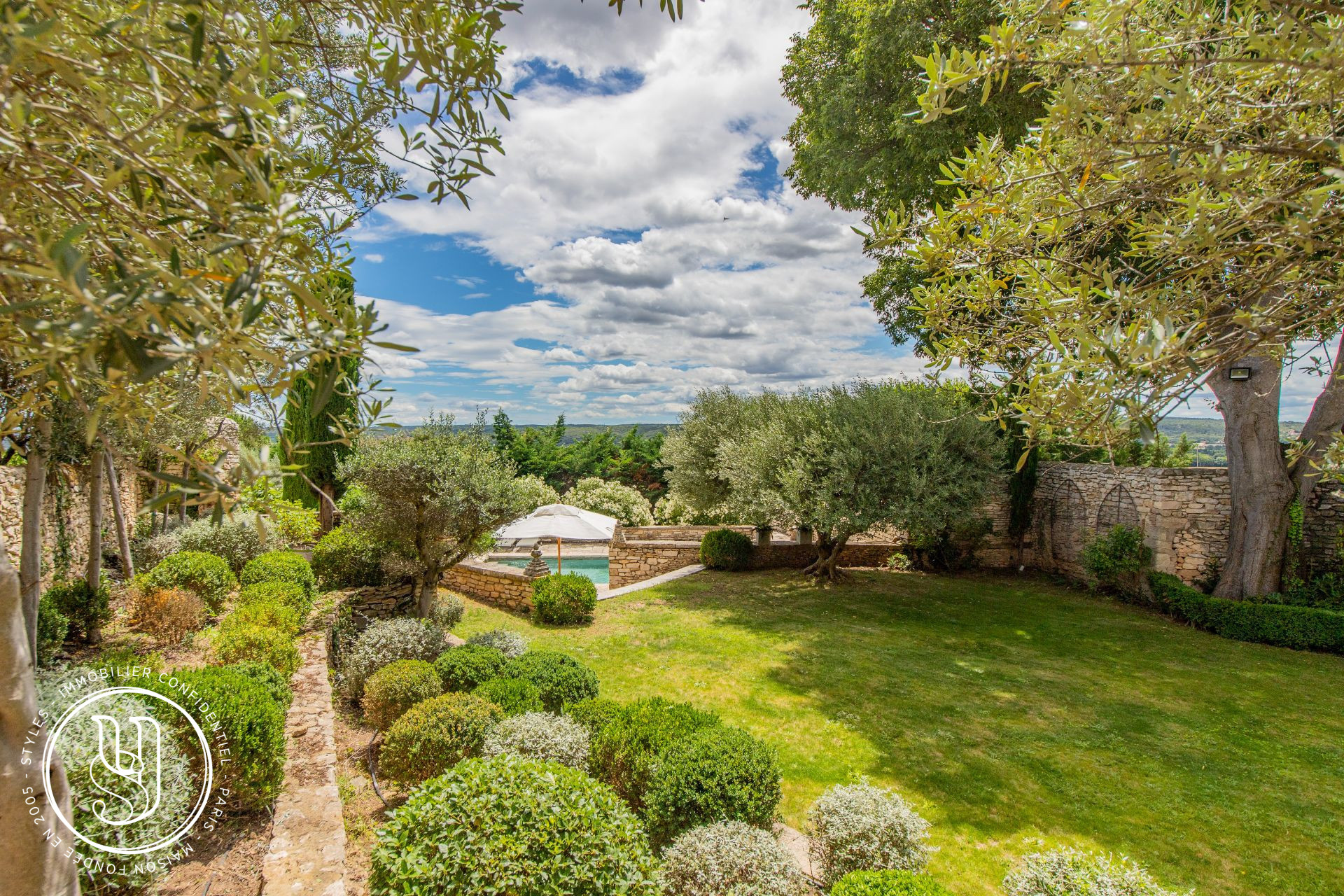 Uzès - À deux pas, superbe propriété avec vues proche de tout - image 3