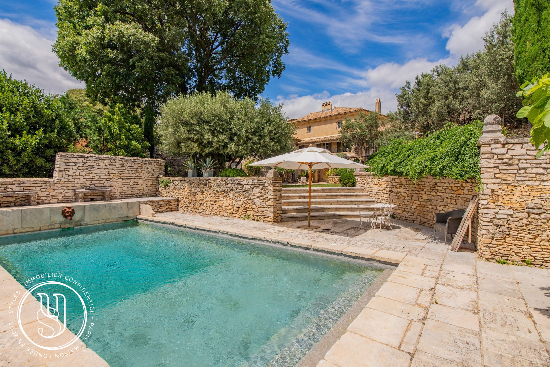 Uzès - A stone''s throw away, superb property with views close to eve - image 1