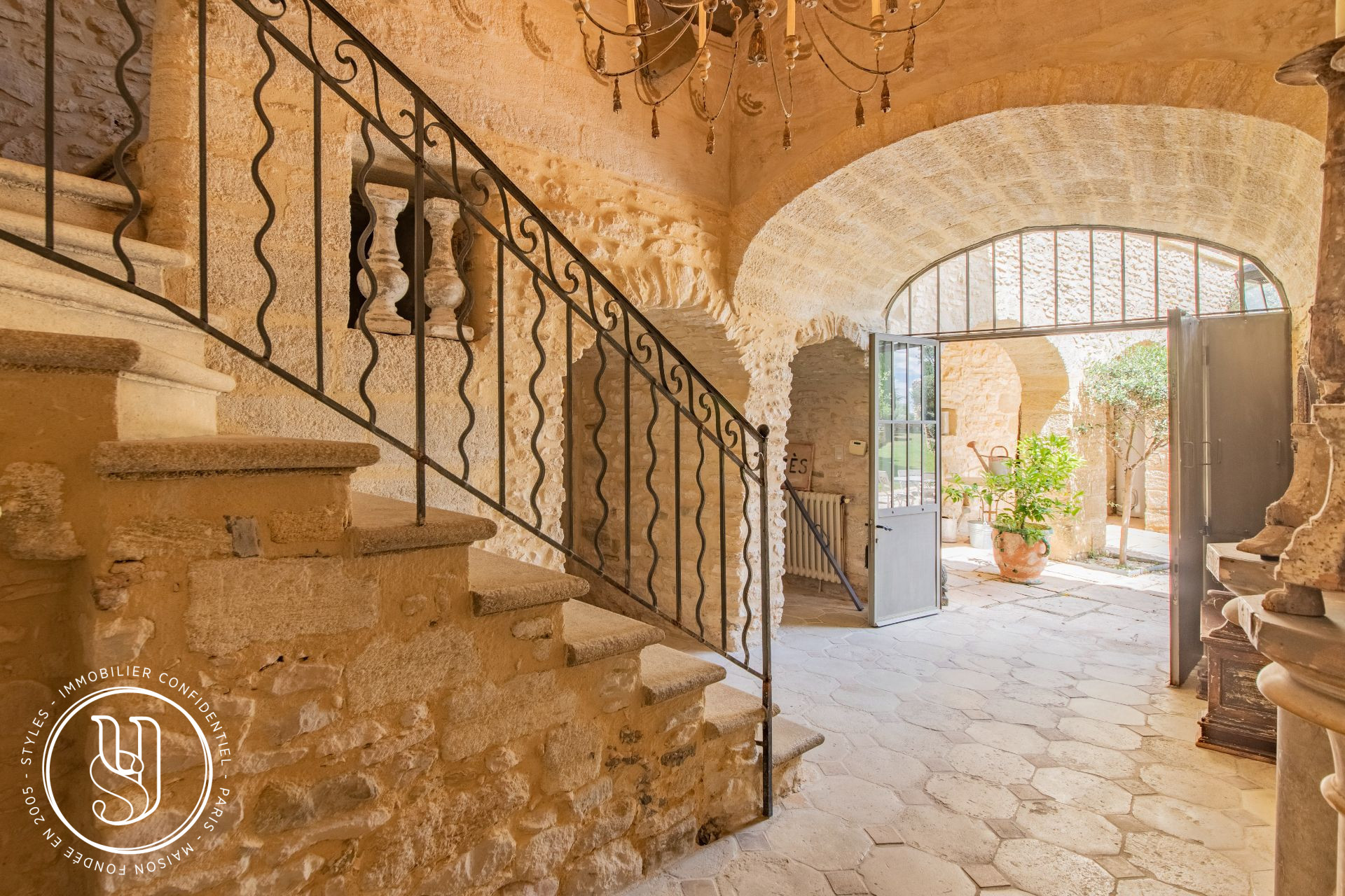 Uzès - À deux pas, superbe propriété avec vues proche de tout - image 5