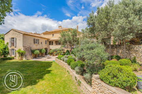 Uzès - A stone''s throw away, superb property with views close to eve - image 1