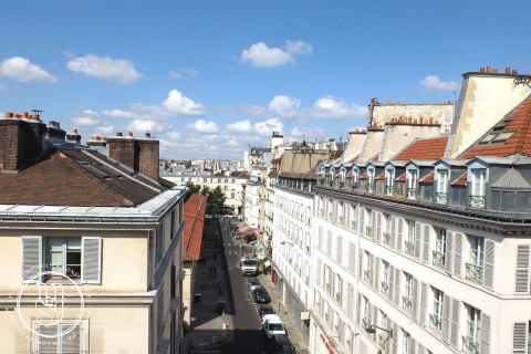 Paris - Sous offre - Dernier étage à Saint Germain des Près - image 1