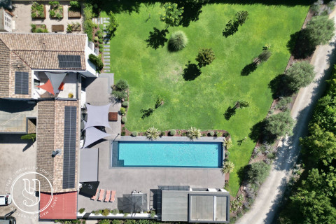 Saint-Rémy-de-Provence - center, a contemporary house and its building land - image 1