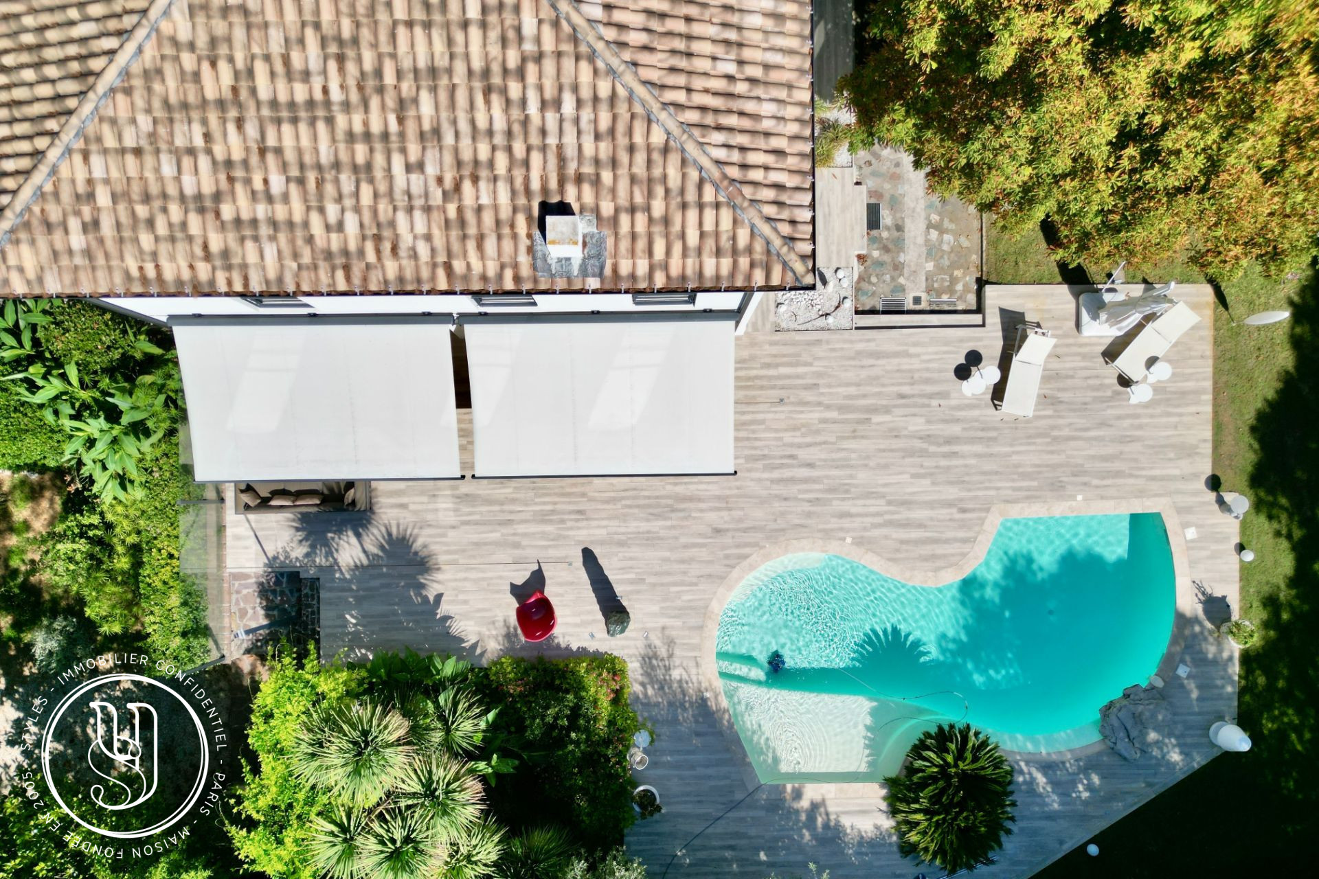 Nîmes - à deux pas des Jardins de la Fontaine - image 9