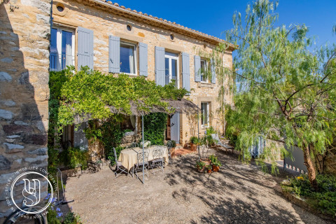Uzès - nearby, a stone house and its renovated sheepfold, nature as f - image 1
