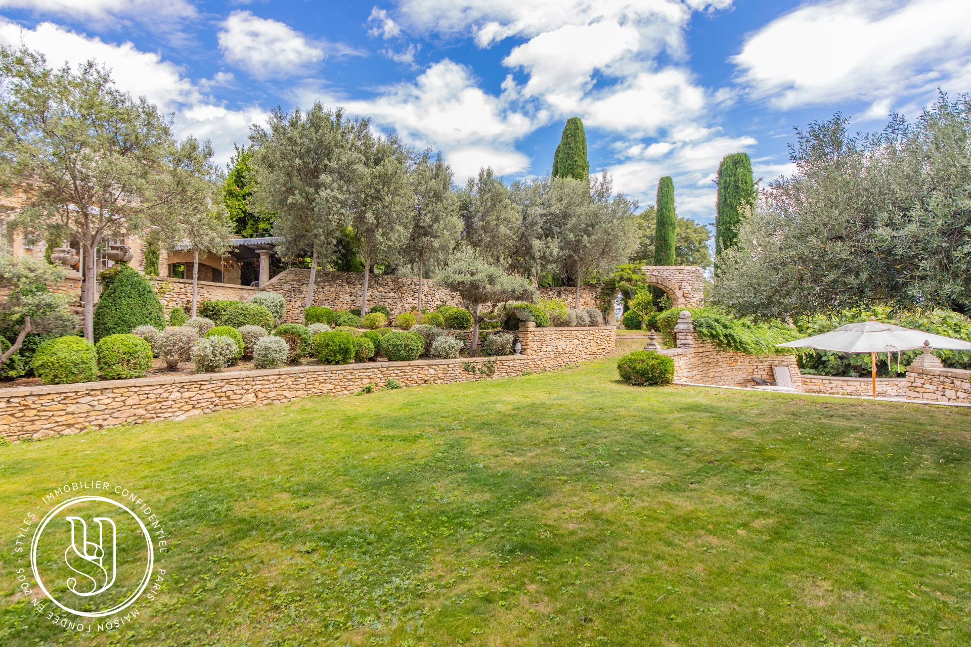 Uzès - À deux pas, superbe propriété avec vues proche de tout - image 16