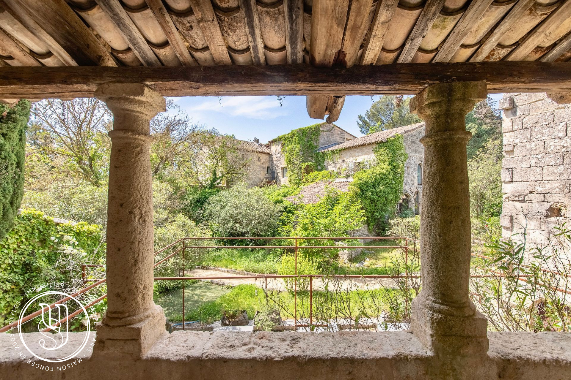 Uzès - Centre - Propriété unique avec vues panoramiques - image 6