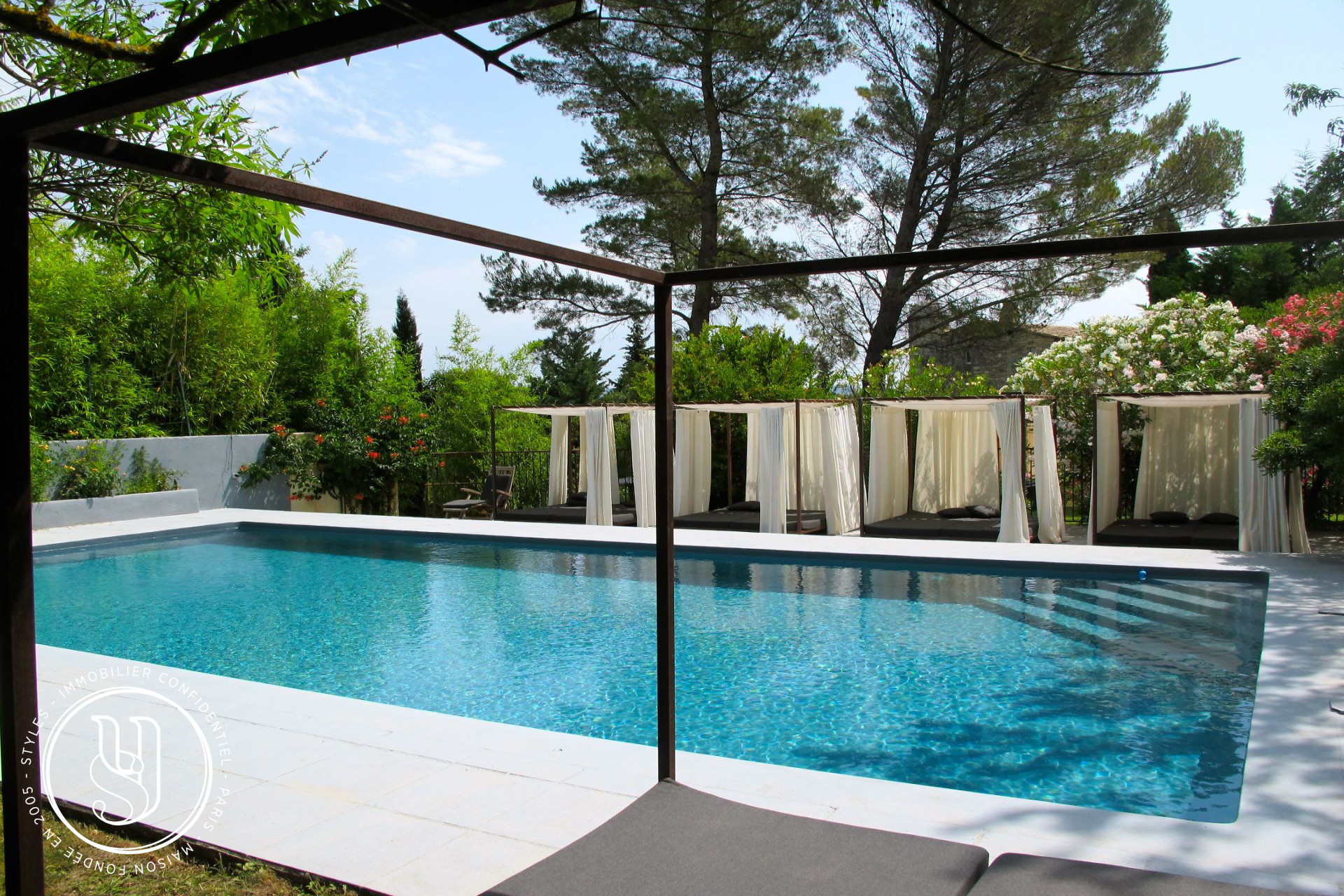 Uzès - Center, a unique property with panoramic views and character - image 2