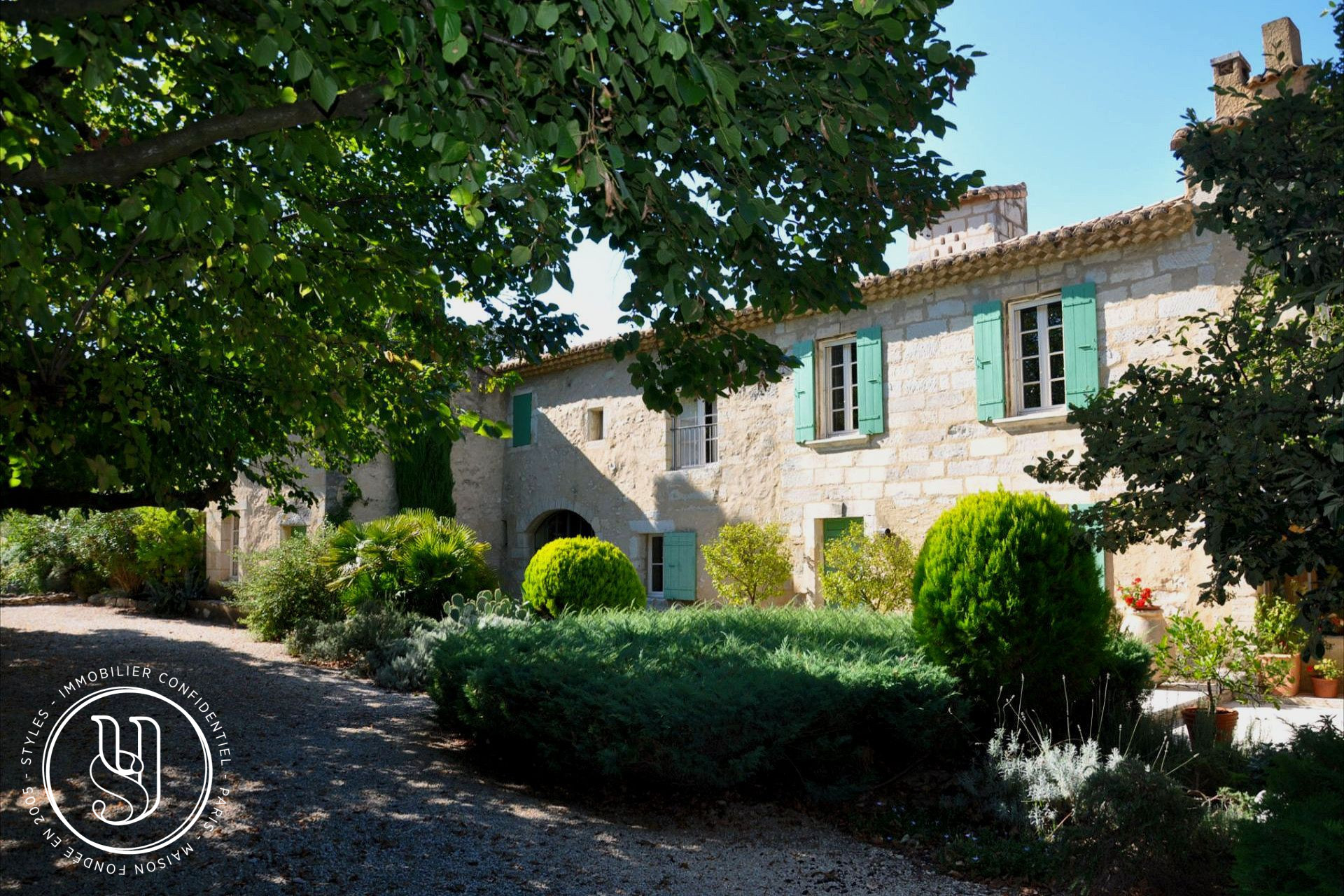 Saint-Rémy-de-Provence - en campagne - Fabuleux domaine de 28ha - image 9