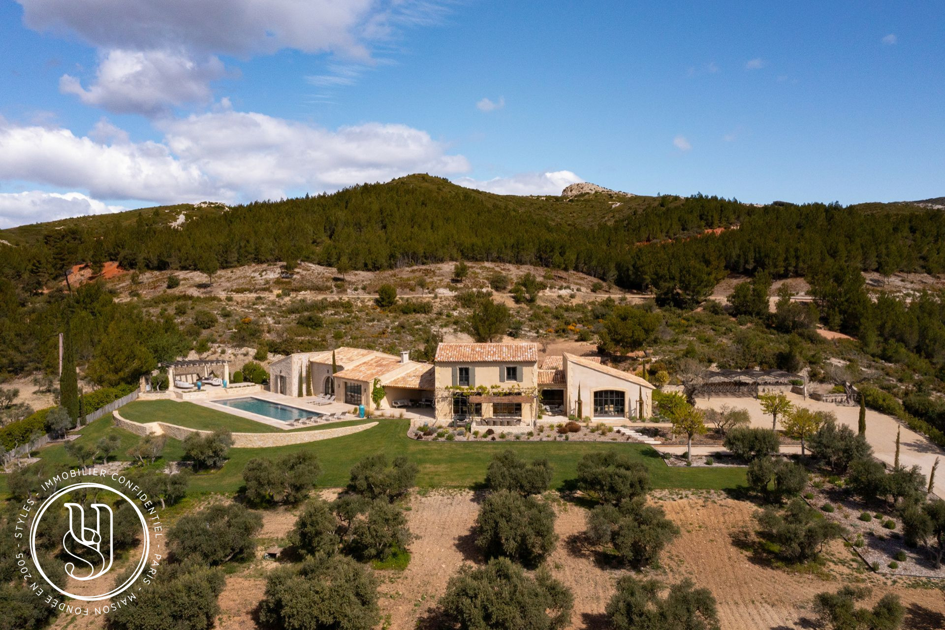 Saint-Rémy-de-Provence - nearby, panoramic views, an unspoilt setting, an exceptional p - image 3