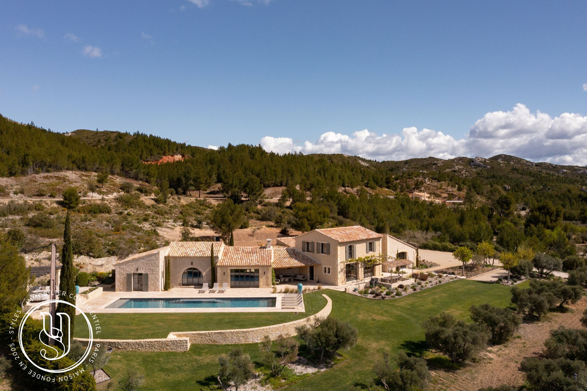Saint-Rémy-de-Provence - nearby, panoramic views, an unspoilt setting, an exceptional p - image 9