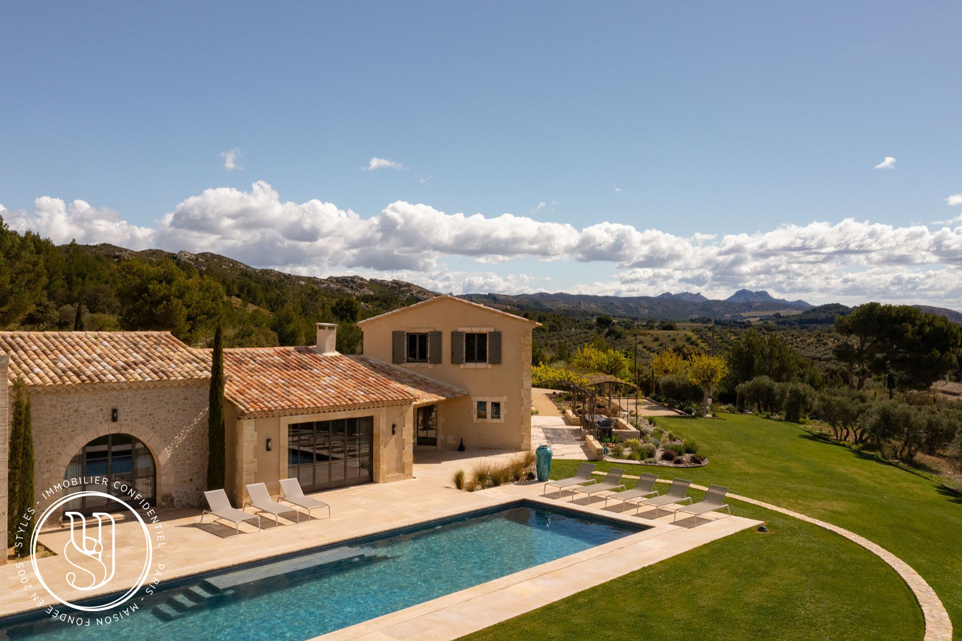 Saint-Rémy-de-Provence - nearby, panoramic views, an unspoilt setting, an exceptional p - image 11