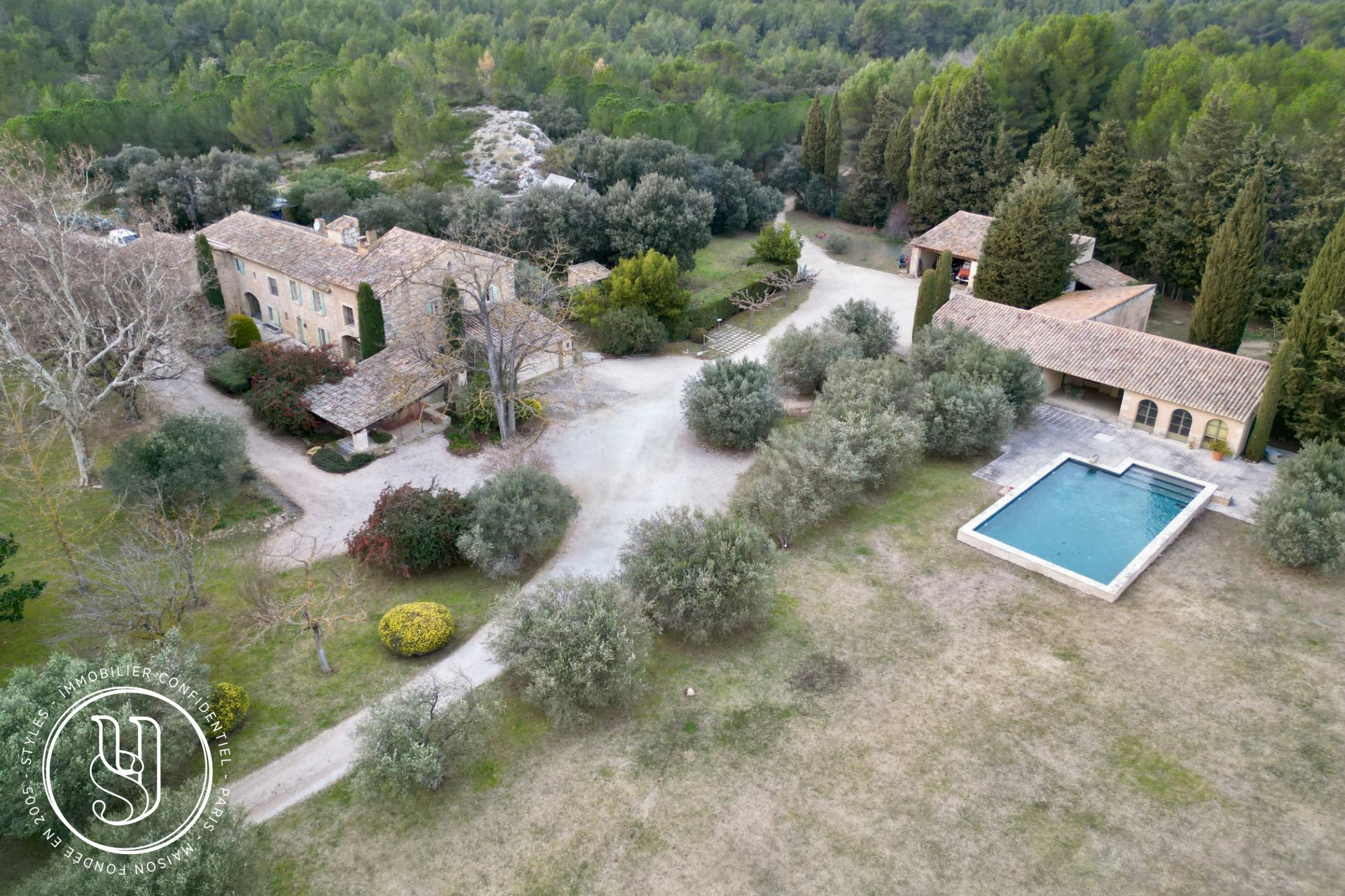 Saint-Rémy-de-Provence - en campagne - Fabuleux domaine de 28ha - image 10