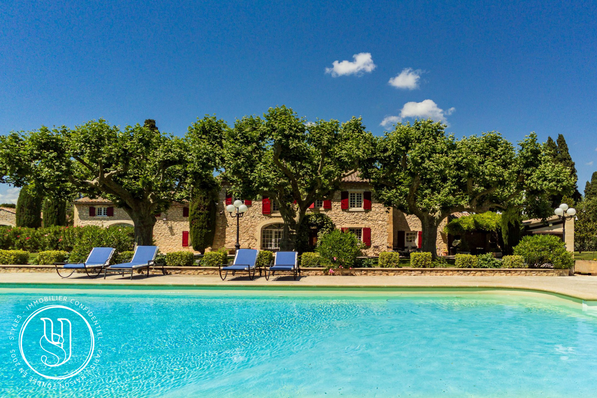 Eygalières - nearby, an exceptional estate, its farmhouses, olive groves an - image 4