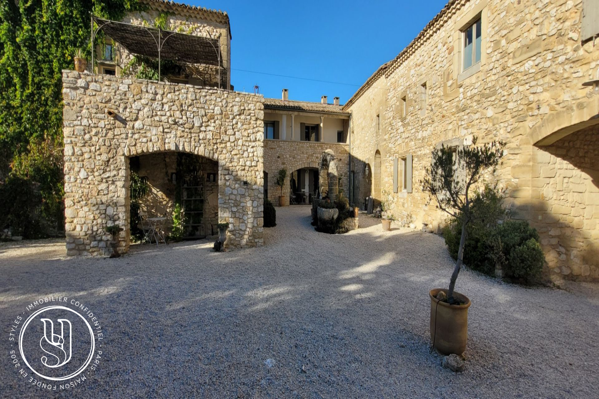 Uzès - nearby, a charming area, like in Tuscany - image 9