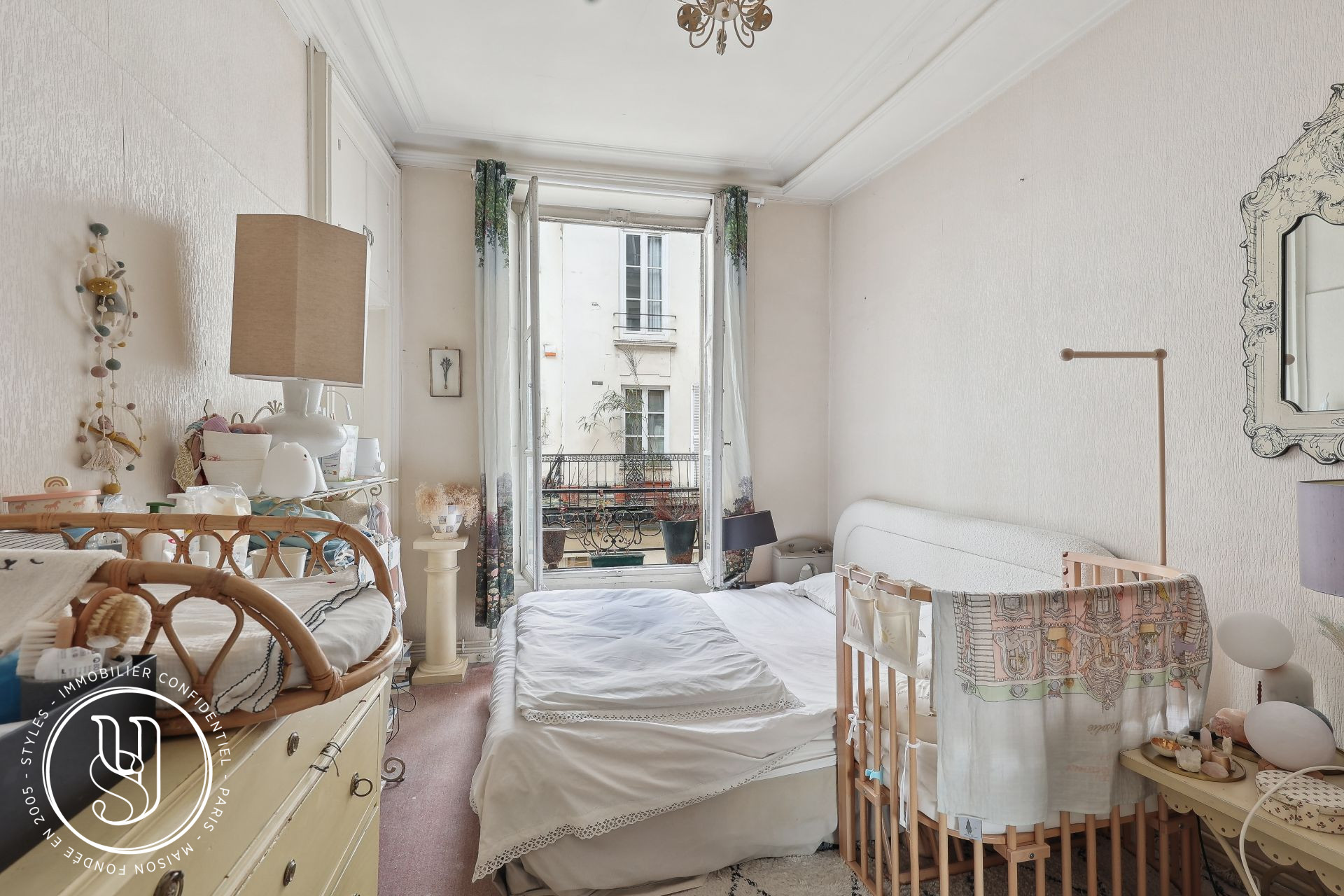 Paris - Saint-André des Arts - sous offre, 2/3 rooms on tree-lined cou - image 8