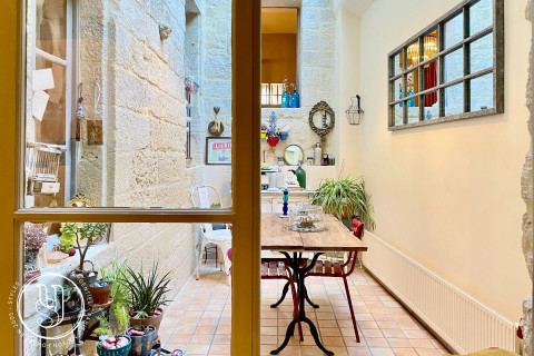 Uzès - classed centre, superb terrace in the heart of the city - image 1