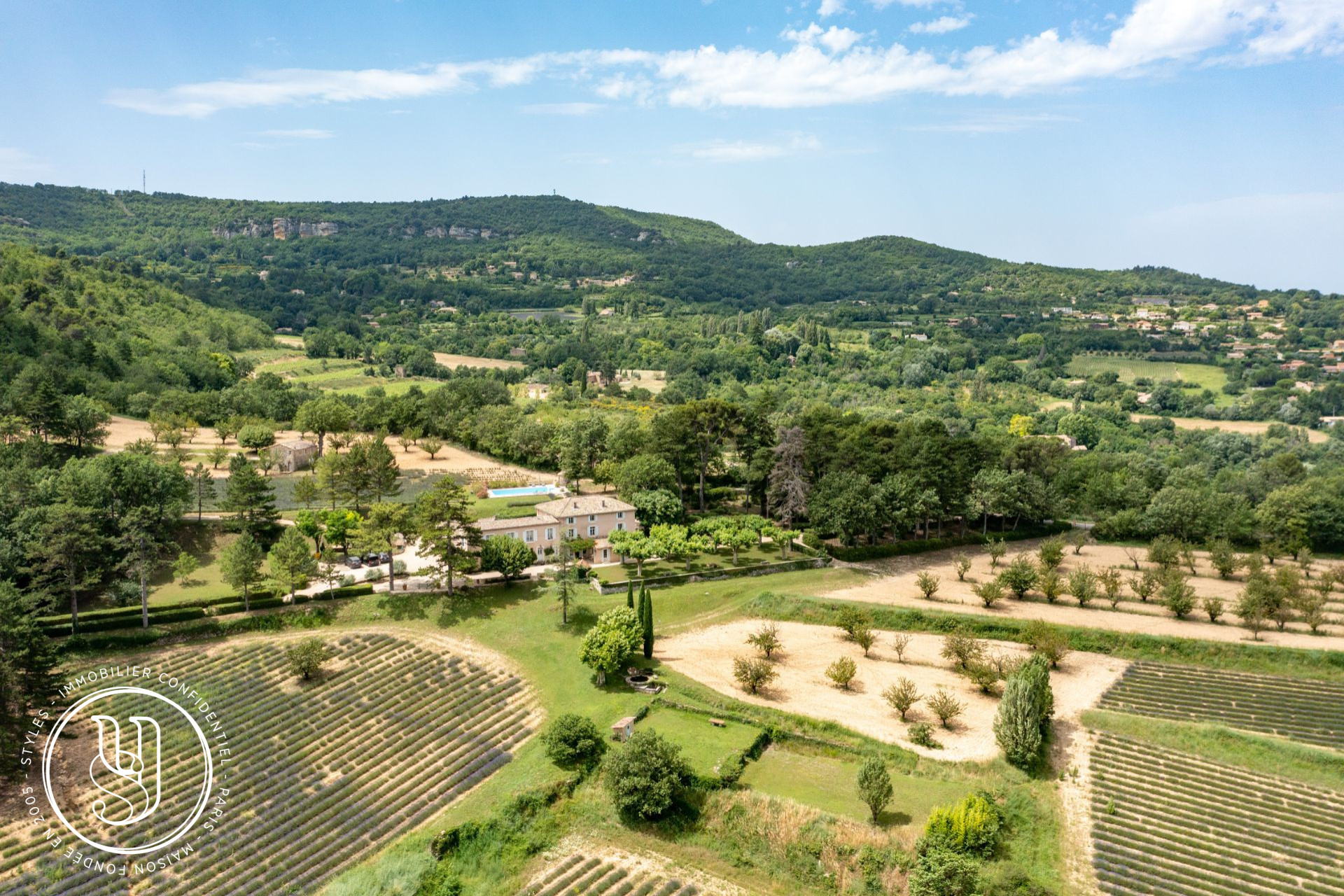 Saignon - a Provençal countryside with breathtaking views - image 3