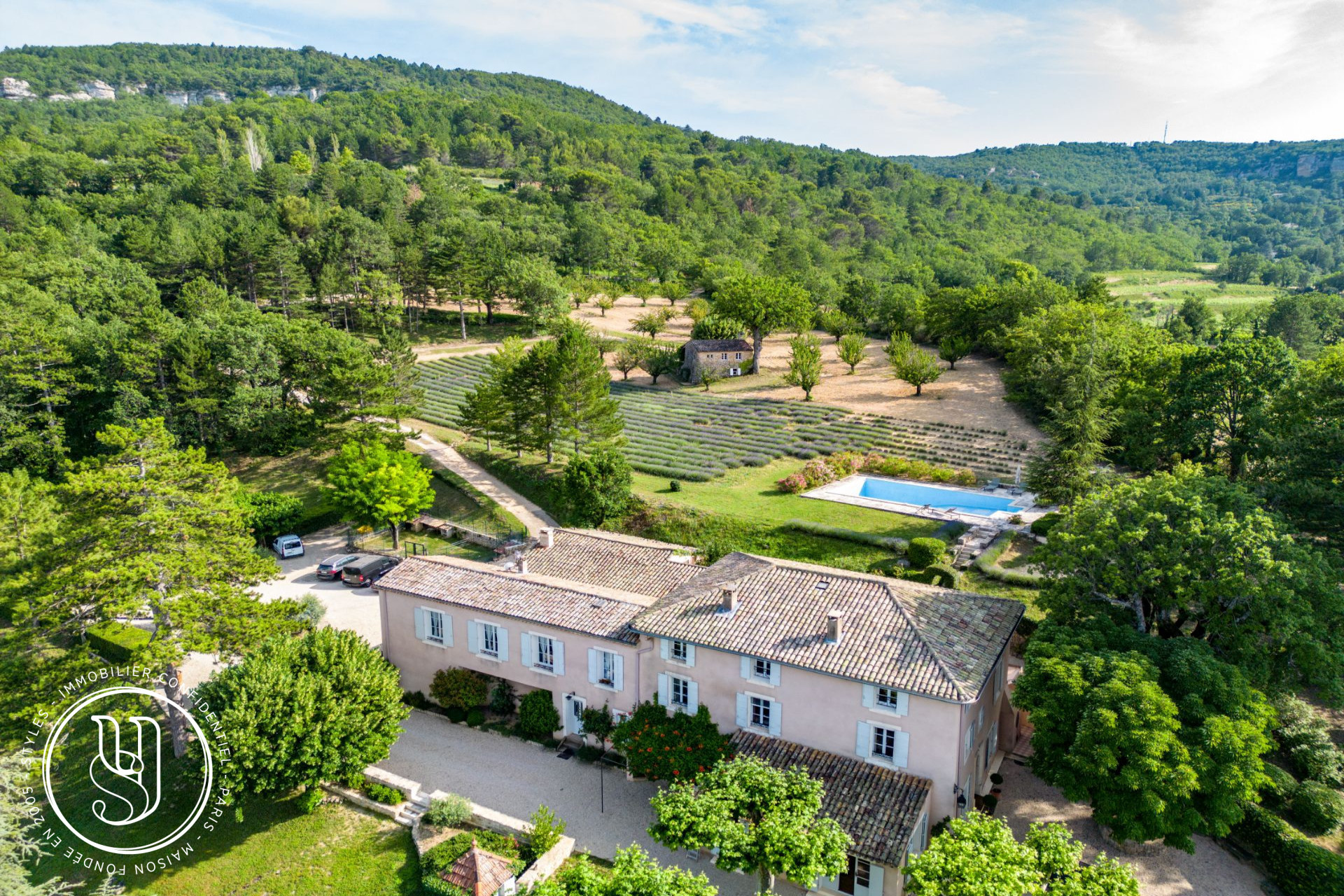 Saignon - a Provençal countryside with breathtaking views - image 5