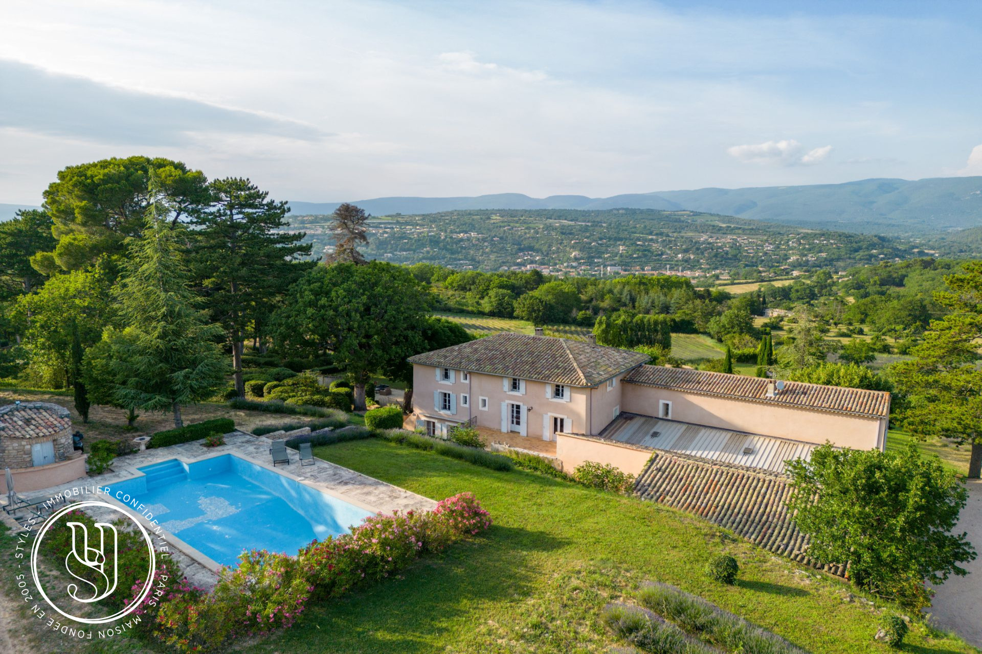 Saignon - a Provençal countryside with breathtaking views - image 12