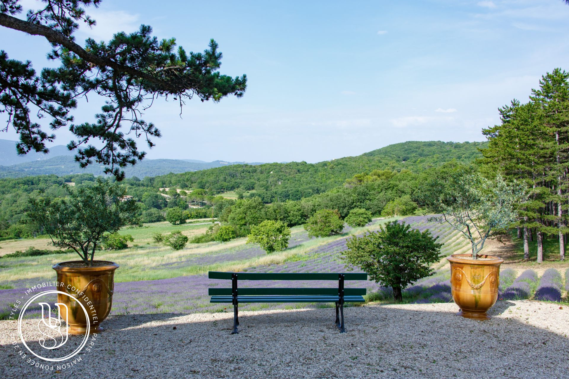 Saignon - a Provençal countryside with breathtaking views - image 7